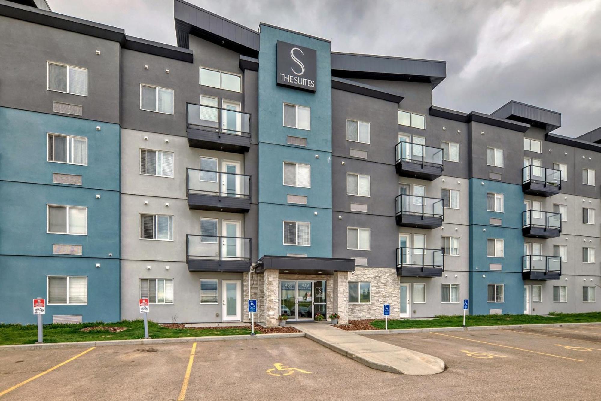 The Suites, Inn Hotels Red Deer Exterior photo