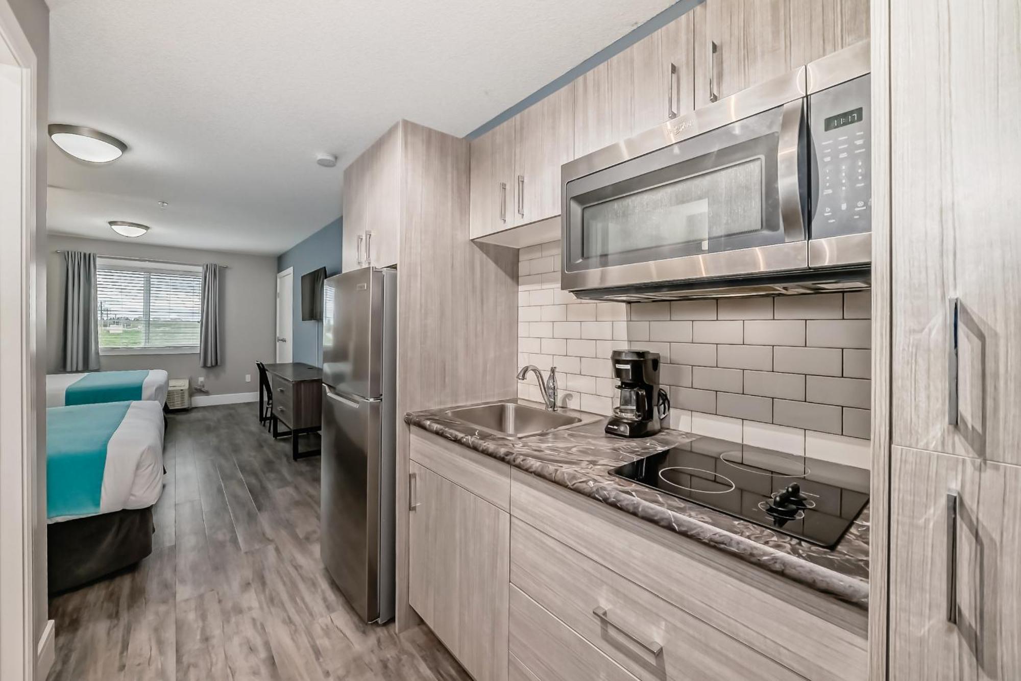 The Suites, Inn Hotels Red Deer Exterior photo