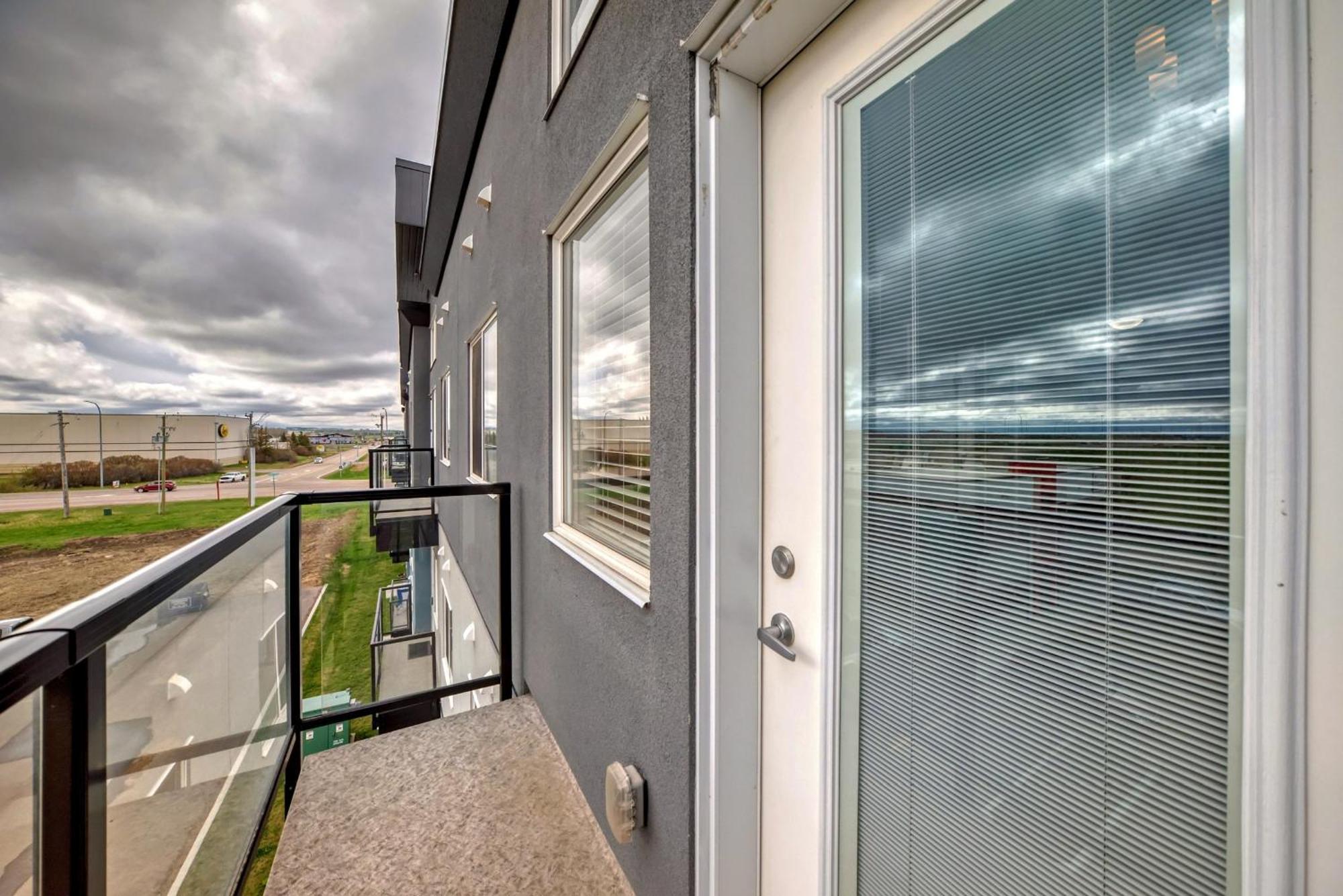 The Suites, Inn Hotels Red Deer Exterior photo