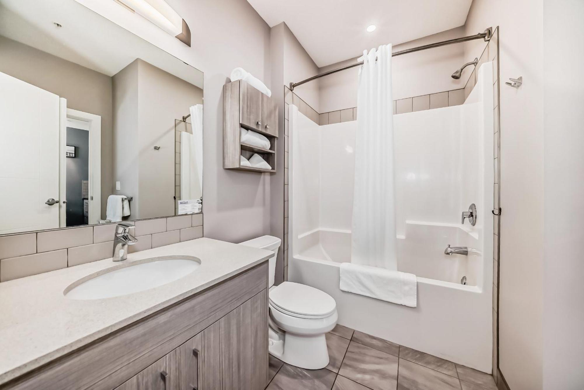 The Suites, Inn Hotels Red Deer Exterior photo