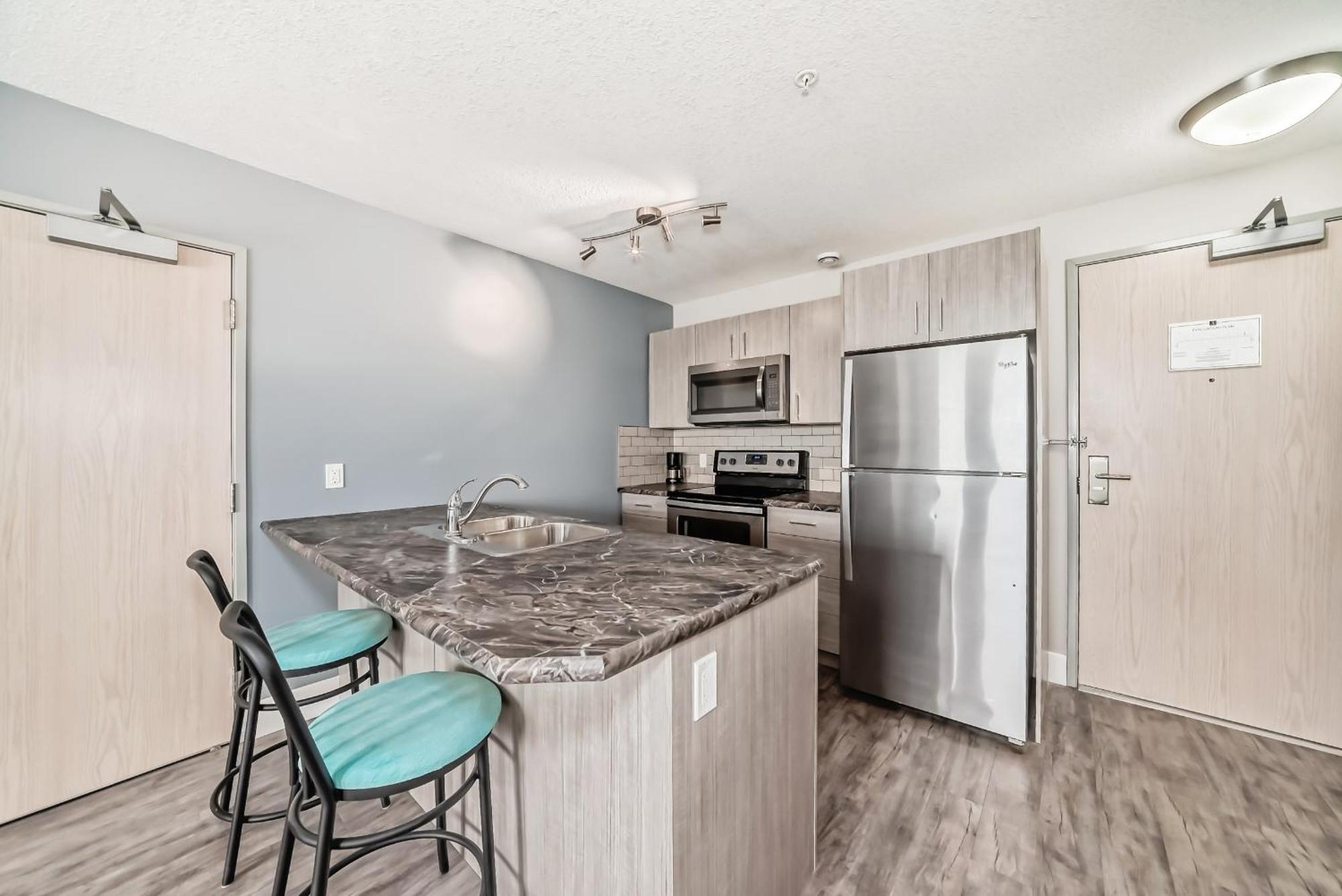 The Suites, Inn Hotels Red Deer Exterior photo