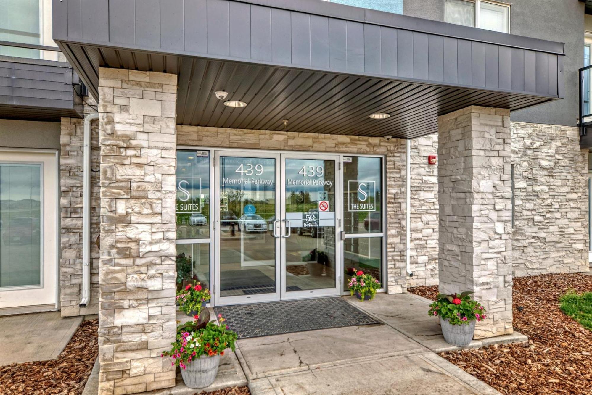 The Suites, Inn Hotels Red Deer Exterior photo