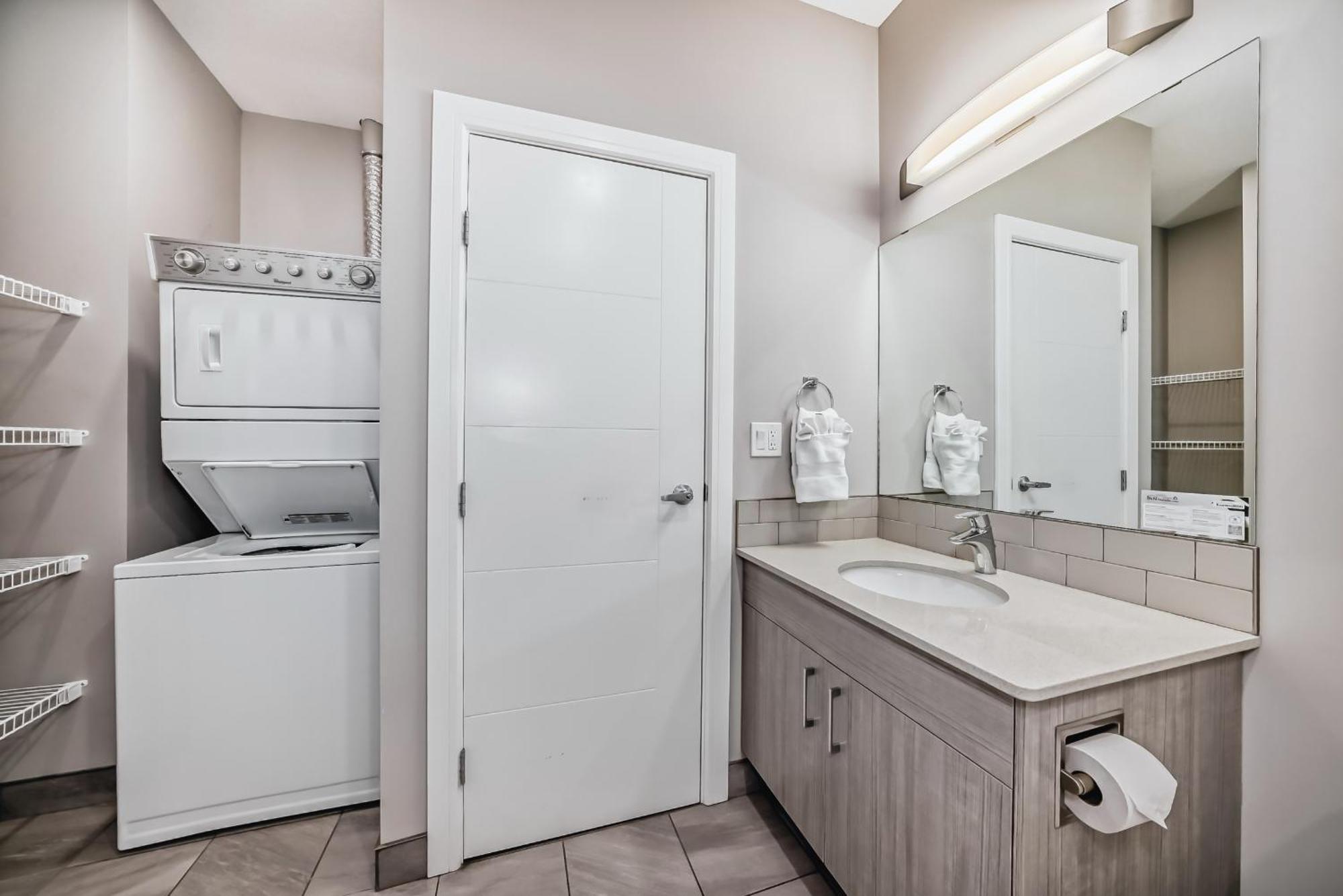 The Suites, Inn Hotels Red Deer Exterior photo