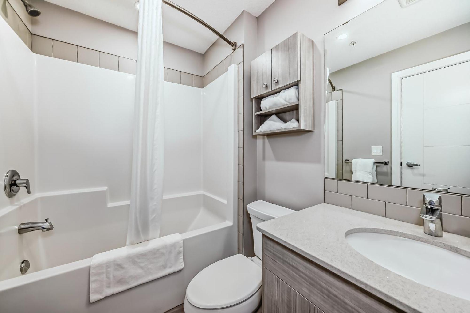 The Suites, Inn Hotels Red Deer Exterior photo